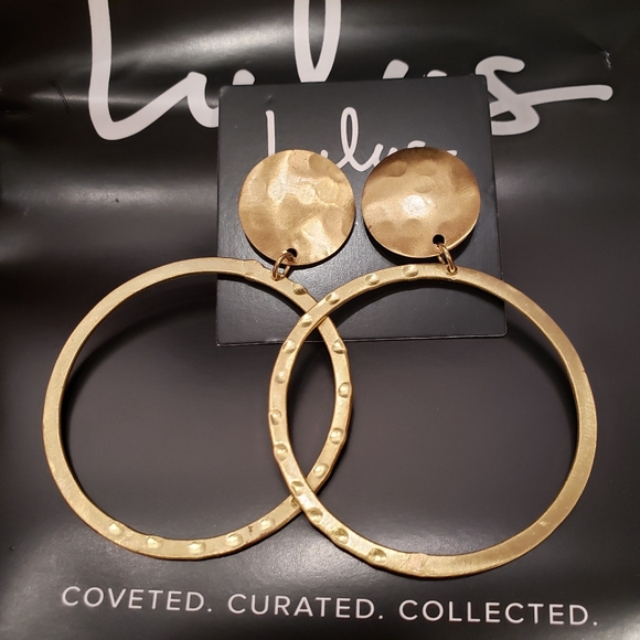 Lulus Lively Light gold hoops hammered 3" - Picture 5 of 8